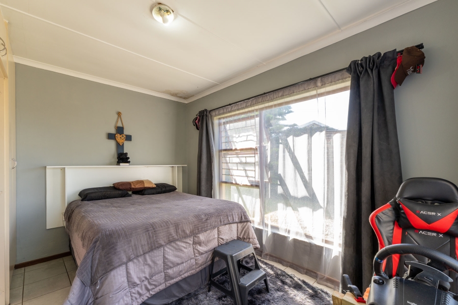 5 Bedroom Property for Sale in Denneoord Western Cape